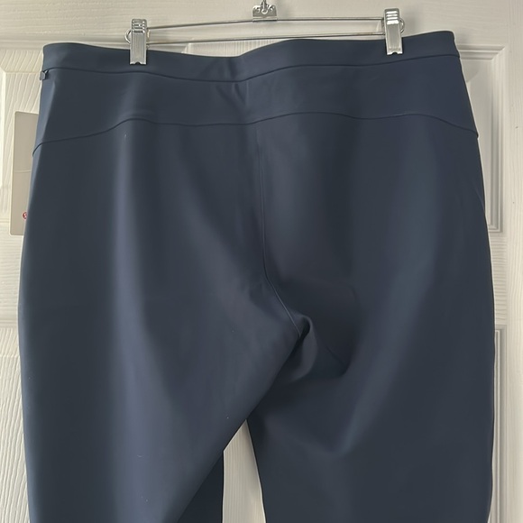 Lululemon On The Move Pant - Picture 8 of 8